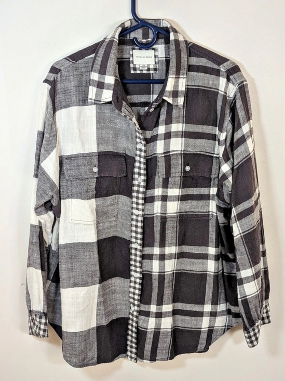 American Eagle Plaid Button Down Shirt in Brown & White Size Large